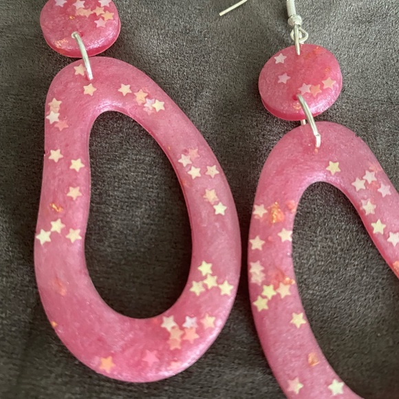 Dangle resin pink lightweight earrings - Picture 3 of 3